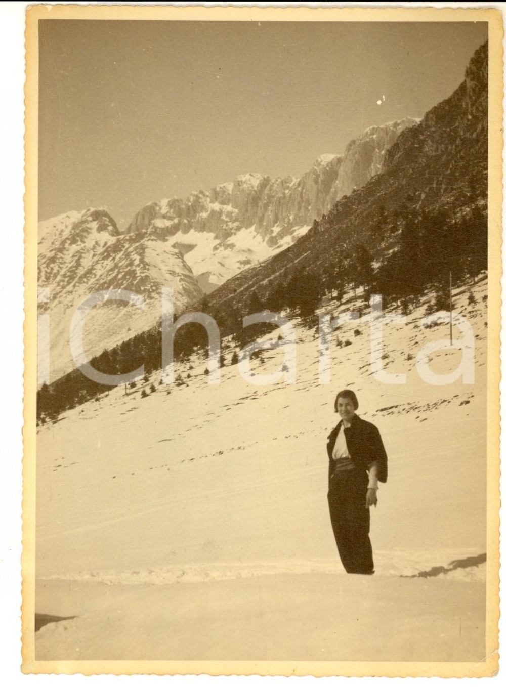 Fotografia d epoca originale 1933 CANTONIERA DELLA PRESOLANA Ritratto di donna in escursione Foto 13x18 cm 1