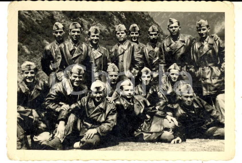 Fotografia d epoca originale 1954 TRAMONTI DI SOTTO PN Un gruppo di ufficiali di fanteria Foto 10x7 cm 1