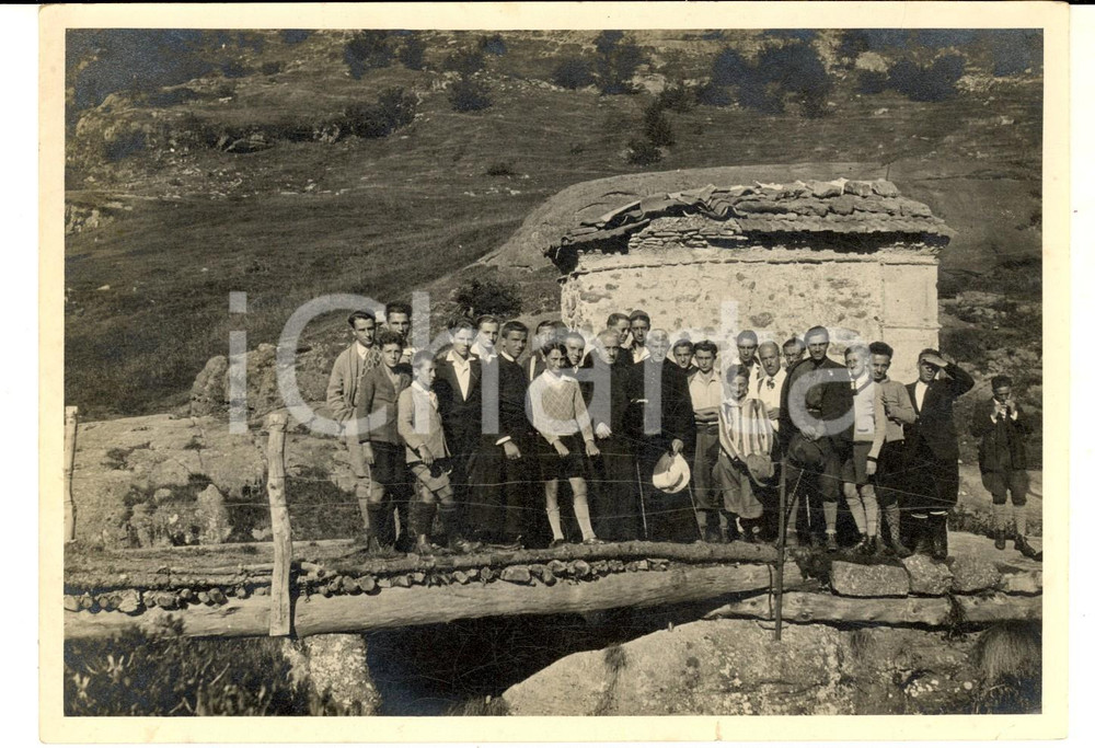 Fotografia d epoca originale 1930 ca LOMBARDIA Sacerdoti in gita con i giovani di un collegio Foto 18x13 1