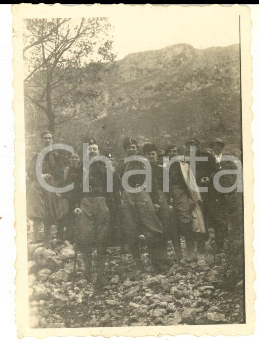 Fotografia d epoca originale 1940 ca VENETO FASCISMO Un gruppo di camicie nere in escursione Foto 6x8 cm 1