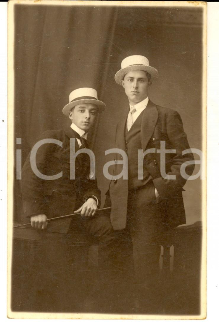 Fotografia d epoca originale 1918 PORTO MAURIZIO Ritratto di Edoardo BENZA con un amico  Foto G. MERLO 1
