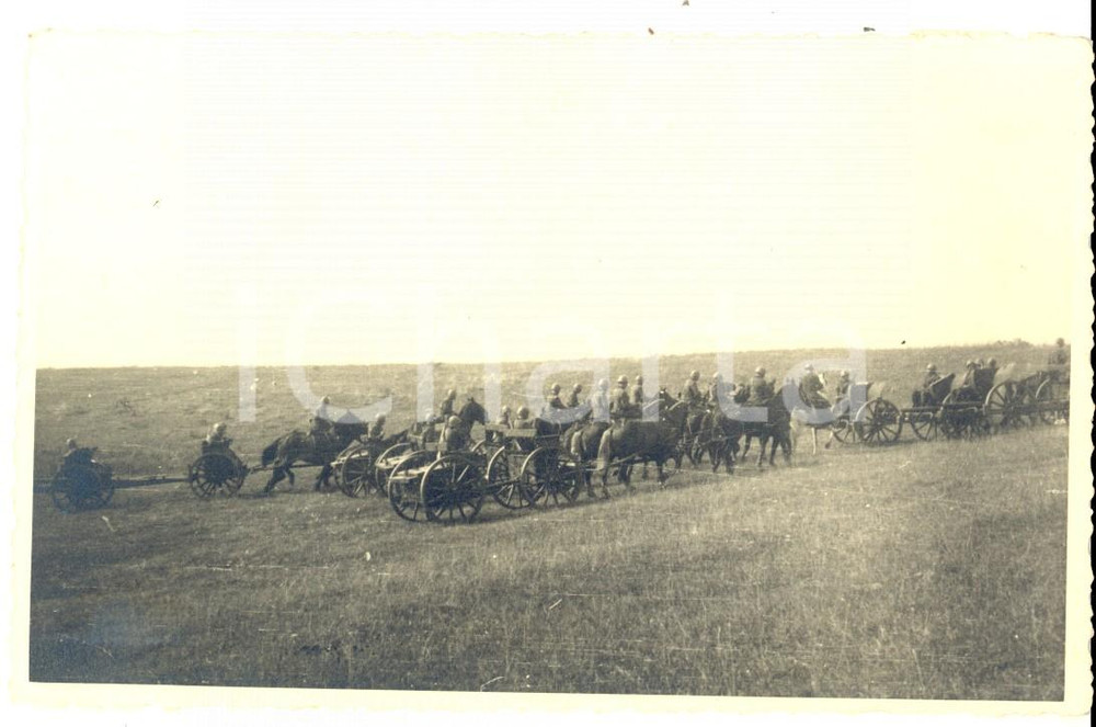 Fotografia d epoca originale 1915 ca WW2 ZONA DI GUERRA Trasporto di militari in calesse  Foto cartolina 1
