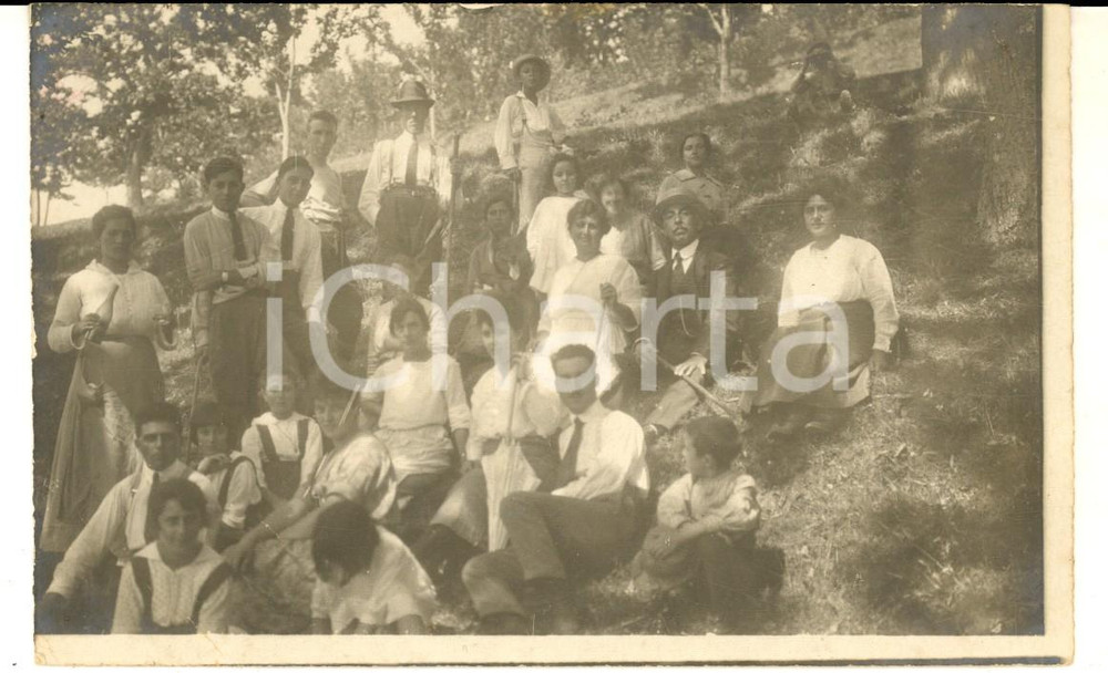 Fotografia d epoca originale 1915 ca NORD ITALIA ESCURSIONISMO Pausa durante una gita  Foto VINTAGE 14x9 cm 1