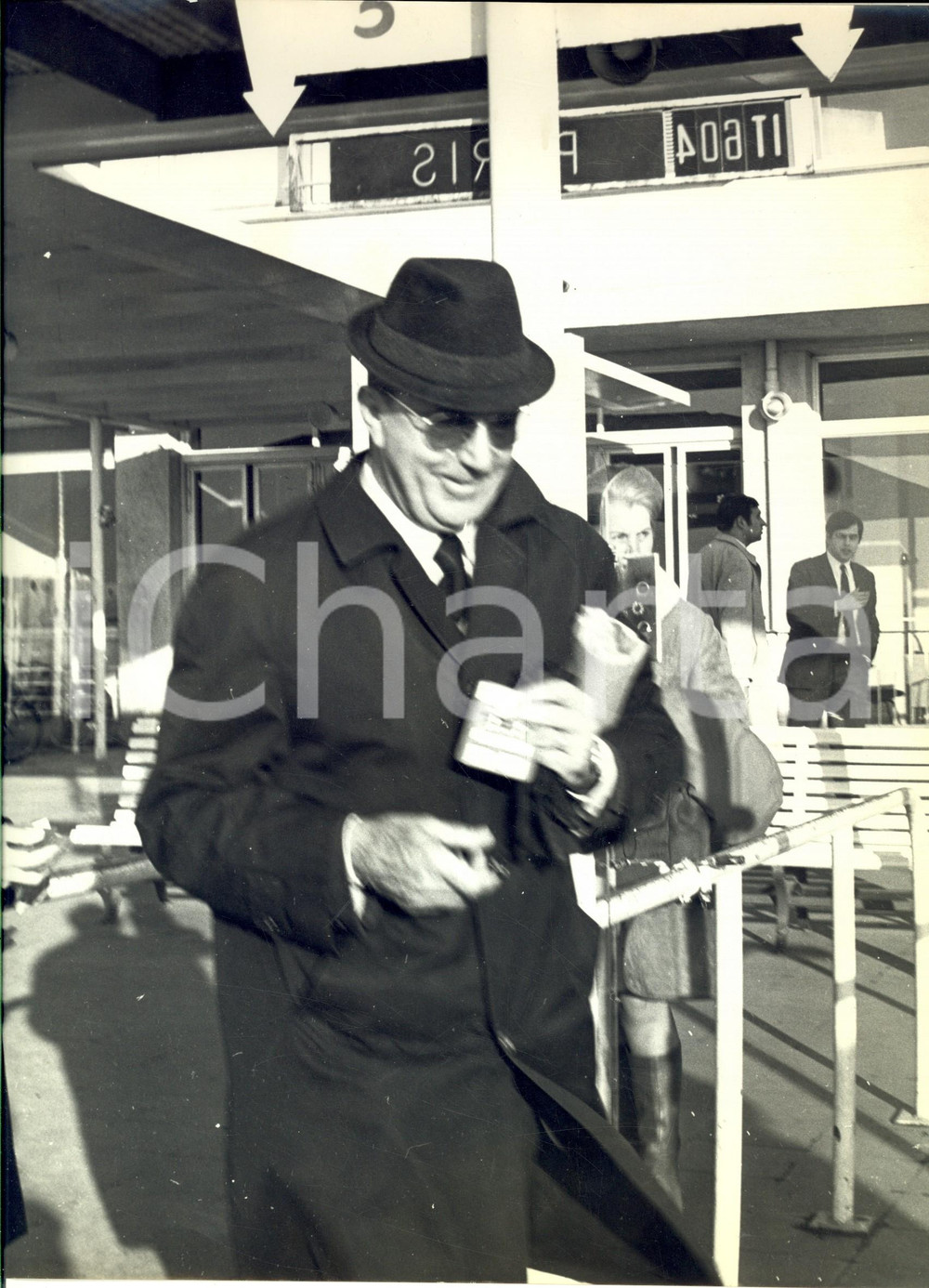 Fotografia d epoca originale 1967 FRANCE Ritratto di Umberto II di Savoia in viaggio Fotografia 20x29 cm 1
