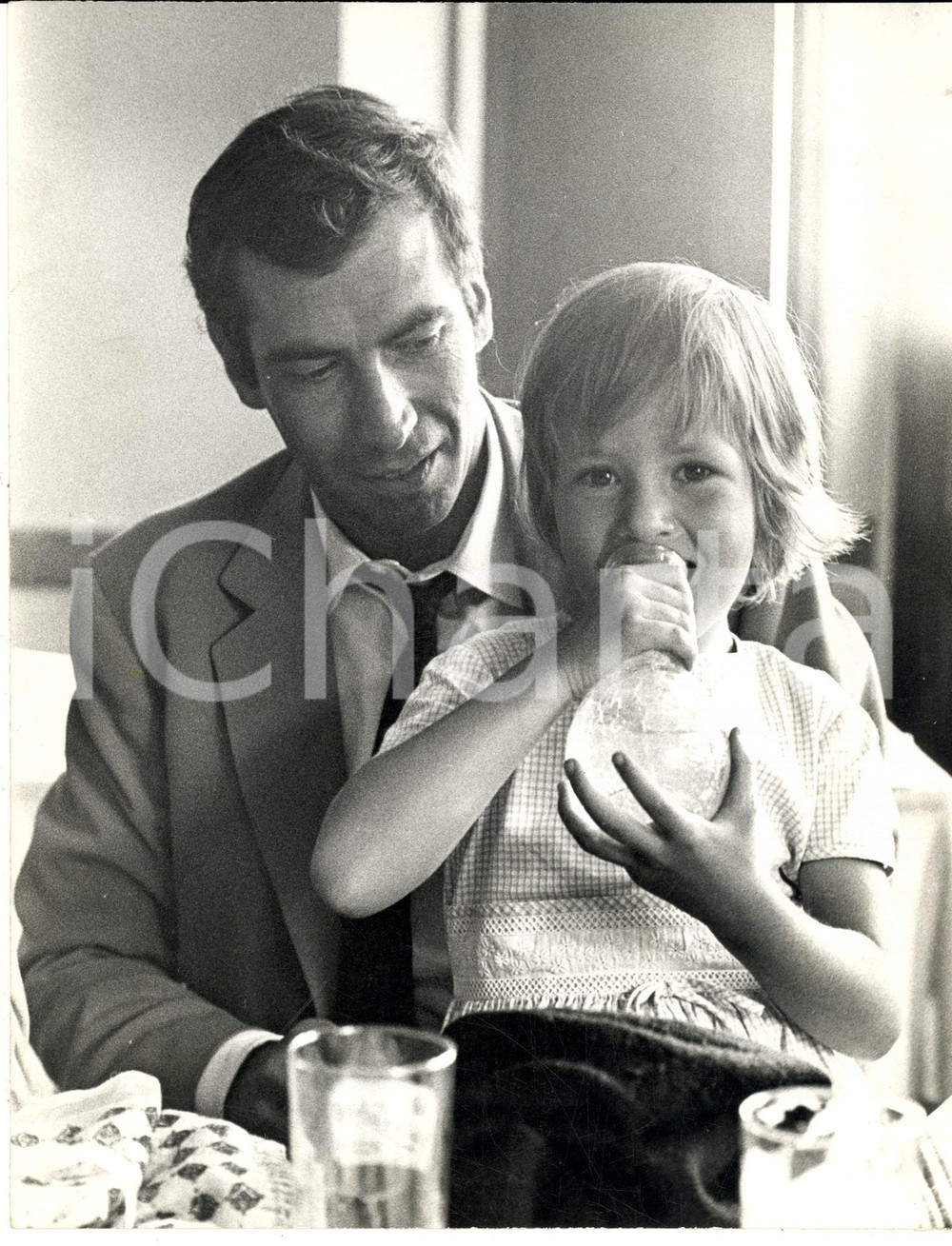 Fotografia d epoca originale 1965 ca FRANCE Roger VADIM con il piccolo NicolasJacques Charrier  Foto 19x26 1