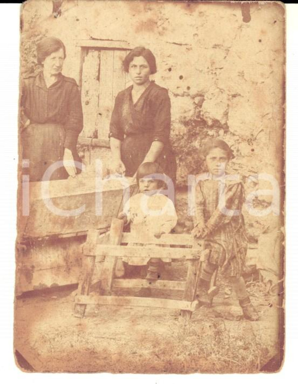 1942 SICILIA Ritratto di due donne con bambini - Foto VINTAGE 7x9 cm