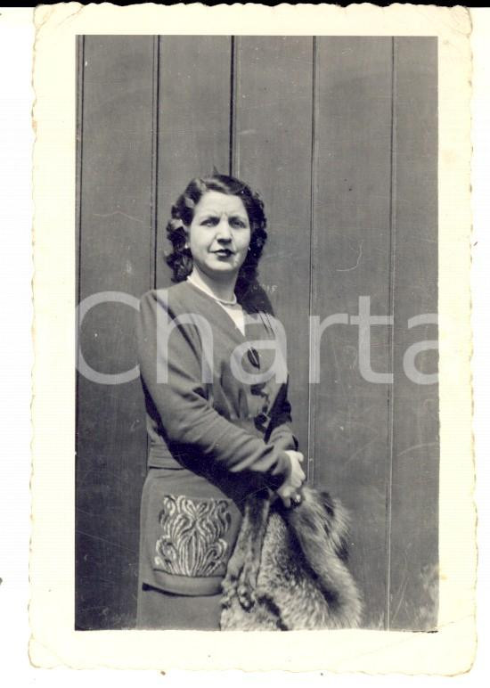 Fotografia d epoca originale Pasqua 1942 MORNAY FRANCE Ritratto di donna con pelliccia Foto 11x8 cm 1