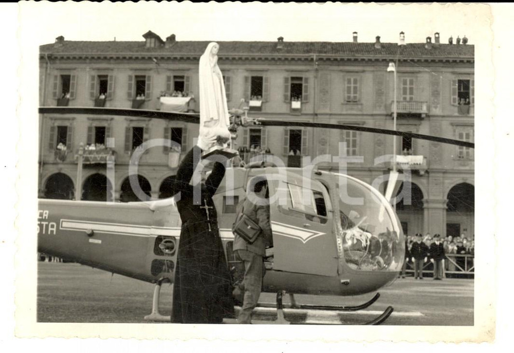 Fotografia d epoca originale 1960 ca s. l. Madonna di Fatima trasportata su elicottero G. AGUSTA  Foto 13x10 1