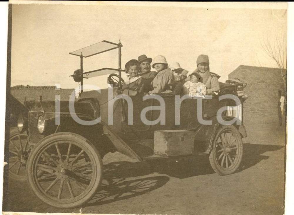 Fotografia d epoca originale 1922 CILE Ritratto di famiglia di emigrati con automobile dell epoca  Foto 12x8 1