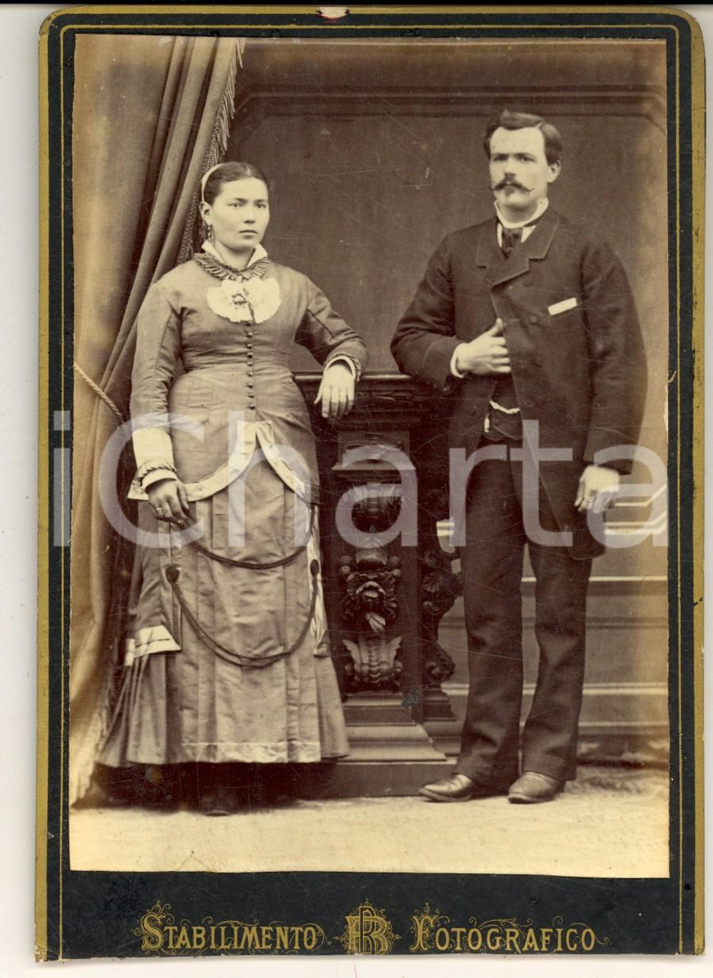 Fotografia d epoca originale 1890 ca BIELLA Ritratto di una coppia di coniugi Foto ROSSETTI & BORRO 12x16 1