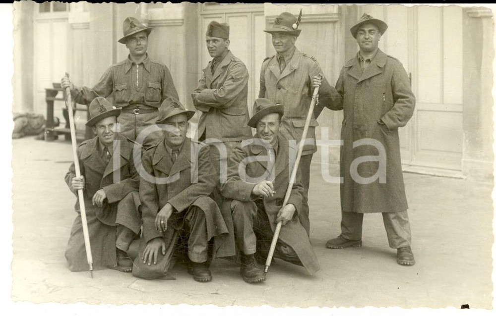 Fotografia d epoca originale 1940 ca REGIO ESERCITO Gruppo di ALPINI con i bastoni da montagna  Foto 1