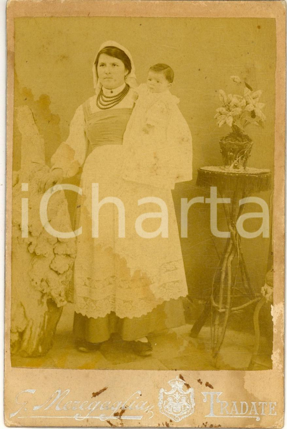 Fotografia d epoca originale 1900 ca TRADATE Ritratto di balia contadina con bambino  Foto G. MEREGAGLIA 1