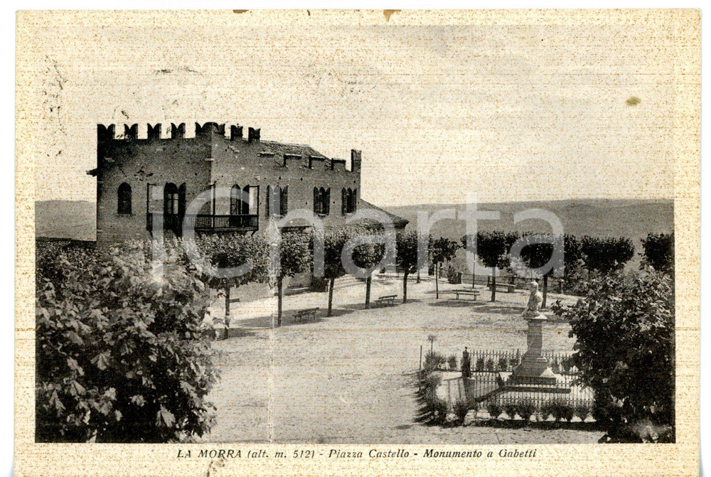 Cartolina originale da collezione 1940 LA MORRA CN Veduta di Piazza Castello con Monumento a GABETTI Cartolina 1