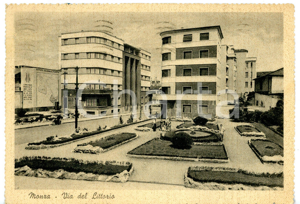 Cartolina originale da collezione 1941 MONZA Veduta palazzine in via del LITTORIO Cartolina ANIMATA  DANNEGGIATA 1