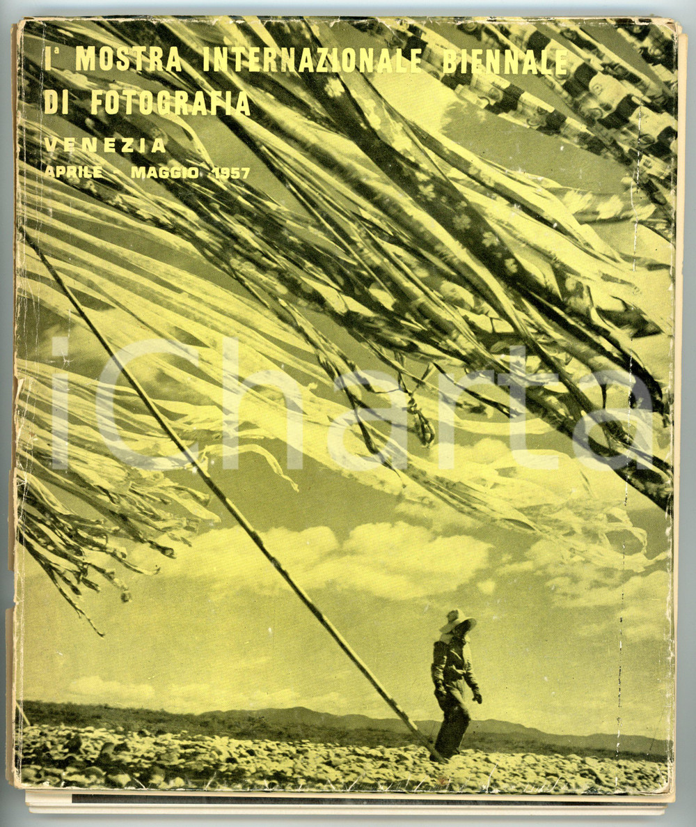 Libro, pubblicazione d epoca 1957 Paolo MONTI  Venezia / 1 Mostra biennale di fotografia DANNEGGIATO 1