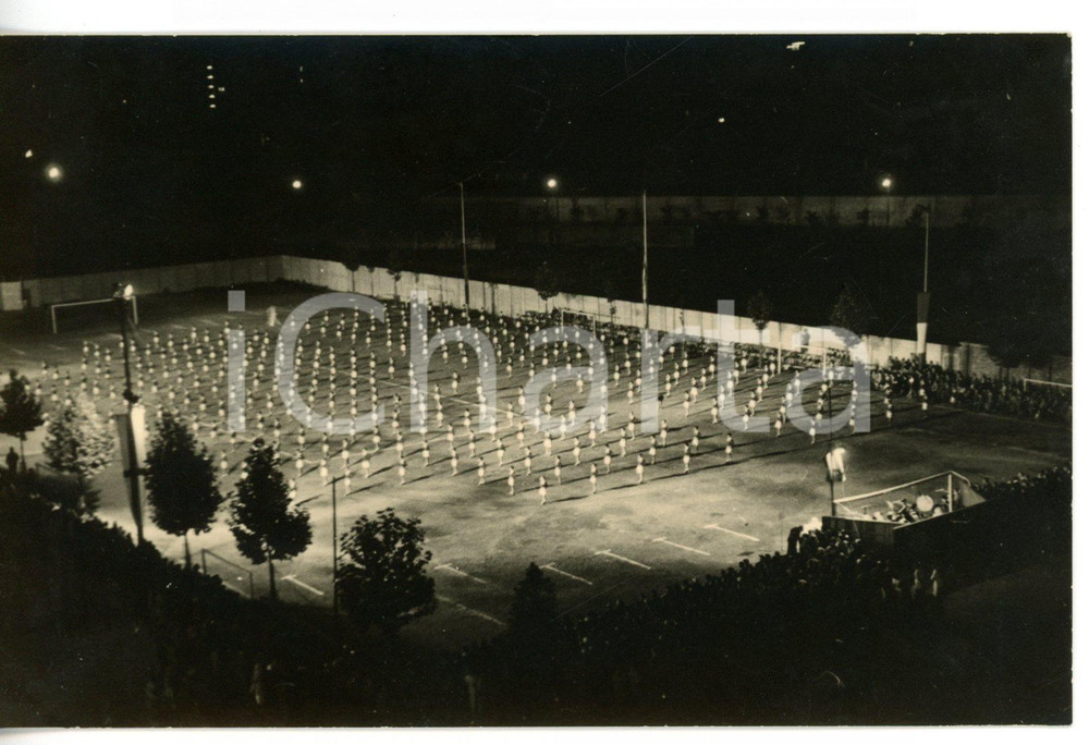 Fotografia d epoca originale 1951 MILANO Istituto Leone XIII  Saggio ginnico notturno Foto ARTISTICA  FP 1