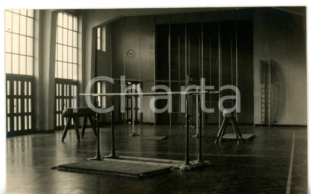 Fotografia d epoca originale 1951 MILANO Istituto Leone XIII  Palestra con attrezzi ginnici  Foto 1 1