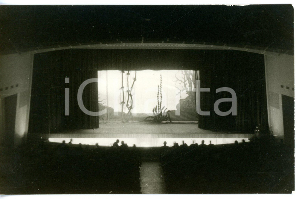 Fotografia d epoca originale 1951 MILANO Istituto Leone XIII  Spettacolo teatrale Fotocartolina VINTAGE 1