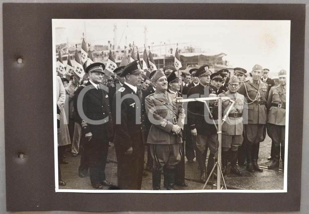 Fotografia d epoca originale 1941 WW2 PORTO DI NAPOLI Visita KRIEGSMARINE  Discorso gen. Ugo CAVALLERO Foto 1