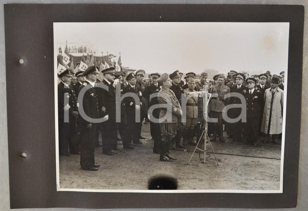Fotografia d epoca originale 1941 WW2 PORTO DI NAPOLI Visita KRIEGSMARINE Discorso gen. Ugo CAVALLERO  Foto 1