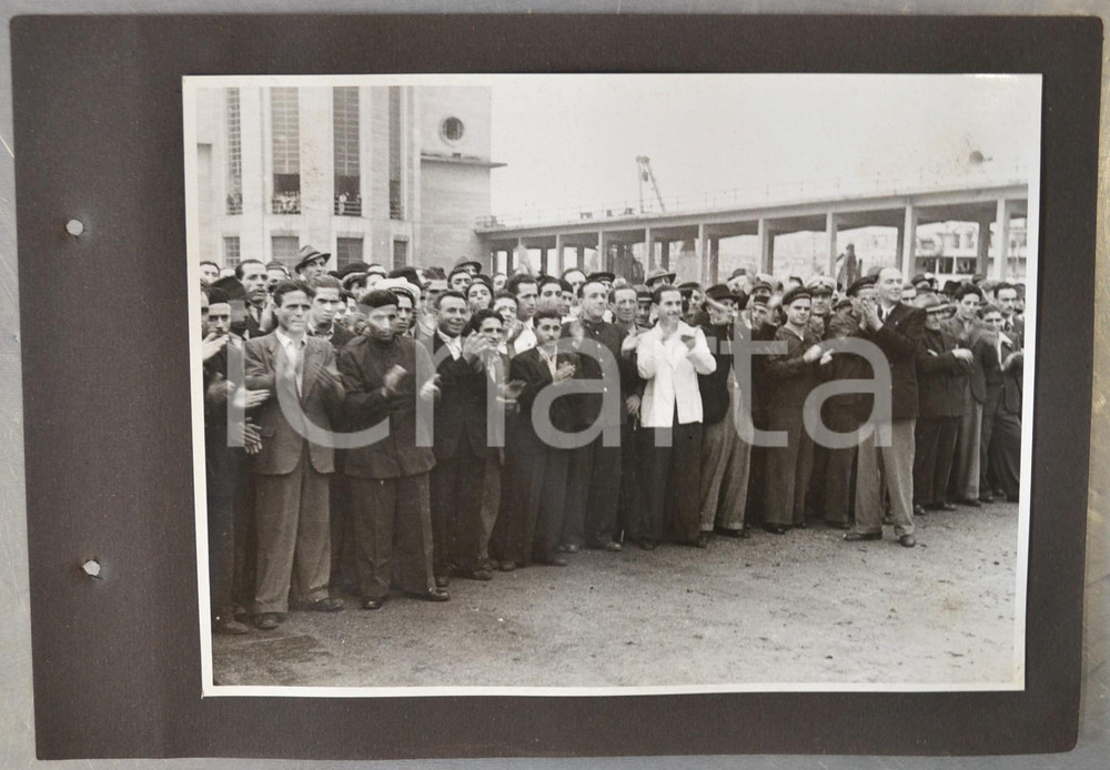 Fotografia d epoca originale 1941 WW2 NAPOLI Visita KRIEGSMARINE  Folla saluta le autoritÃ  Foto 23x17 cm 1
