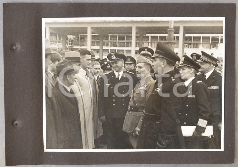 Fotografia d epoca originale 1941 WW2 NAPOLI Visita KRIEGSMARINE  Ugo CAVALLERO saluta la folla Fotografia 1
