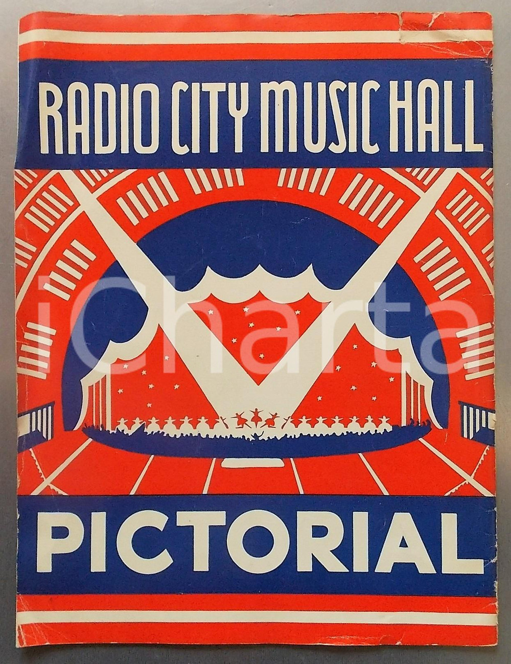 1950 ca RADIO CITY MUSIC HALL - PICTORIAL Rivista illustrata - 16 pp. Rivista d'epoca con illustrazioni b/n. PAGINE: 16FORMATO: 24x31 cm CONDIZIONI: FAIR (buone condizioni interne, ma strappo e piegature in copertina)    originale e autentica 1