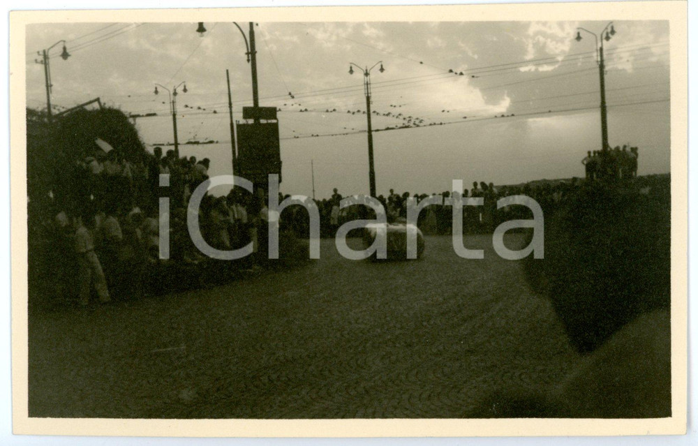 Fotografia d epoca originale 1946 VENEZIA 1° Circuito del Lido  Folla assiste al passaggio di un auto Foto 1