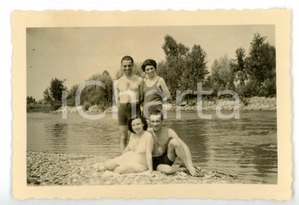 Fotografia d epoca originale 1946 PAULLO Famiglia in gita sul fiume ADDA  Fotografia VINTAGE 9x6 cm 1