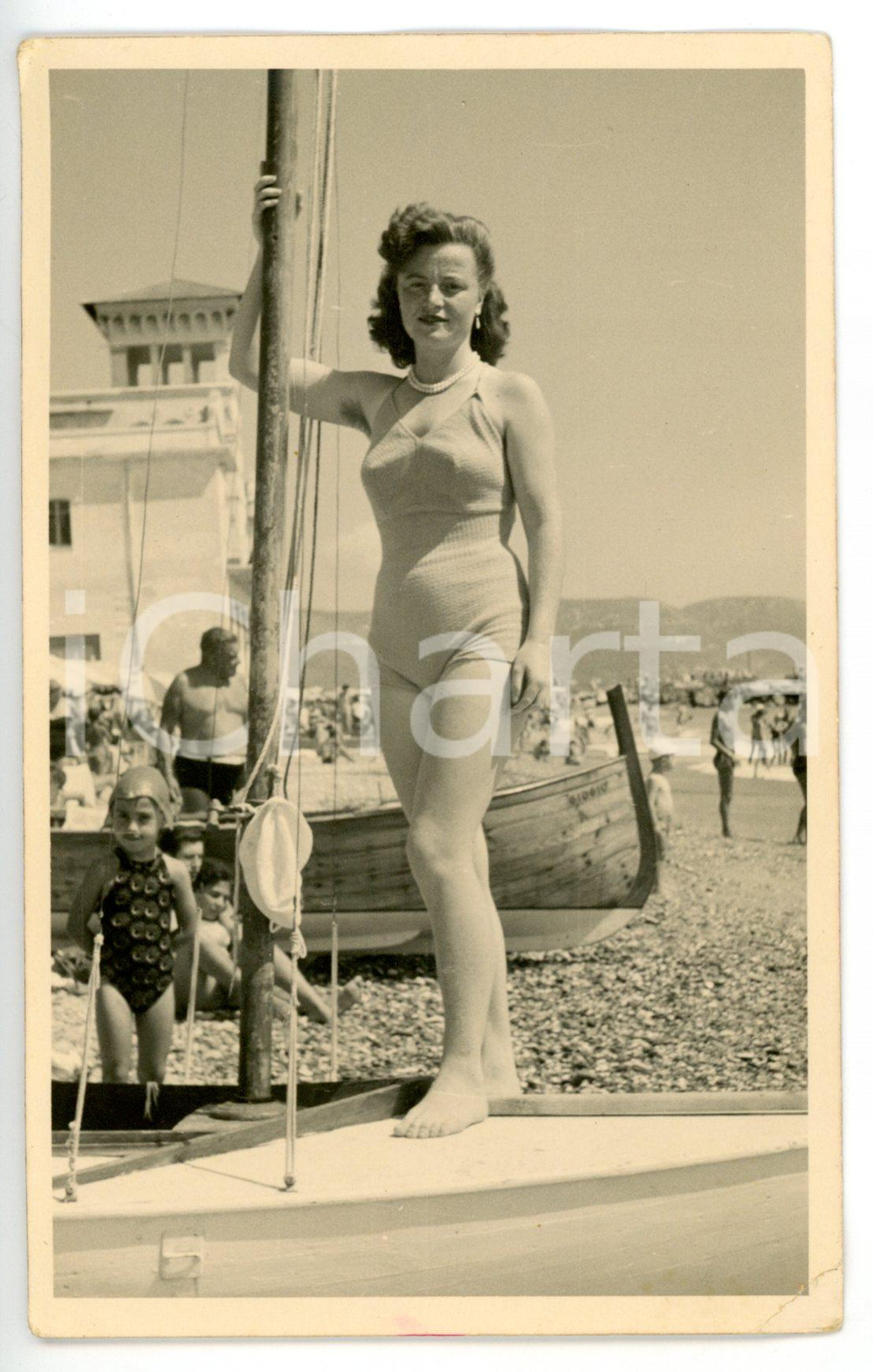Fotografia d epoca originale 1950 ca LOANO Donna in spiaggia in posa da PINUP  Foto VINTAGE 9x14 cm 1