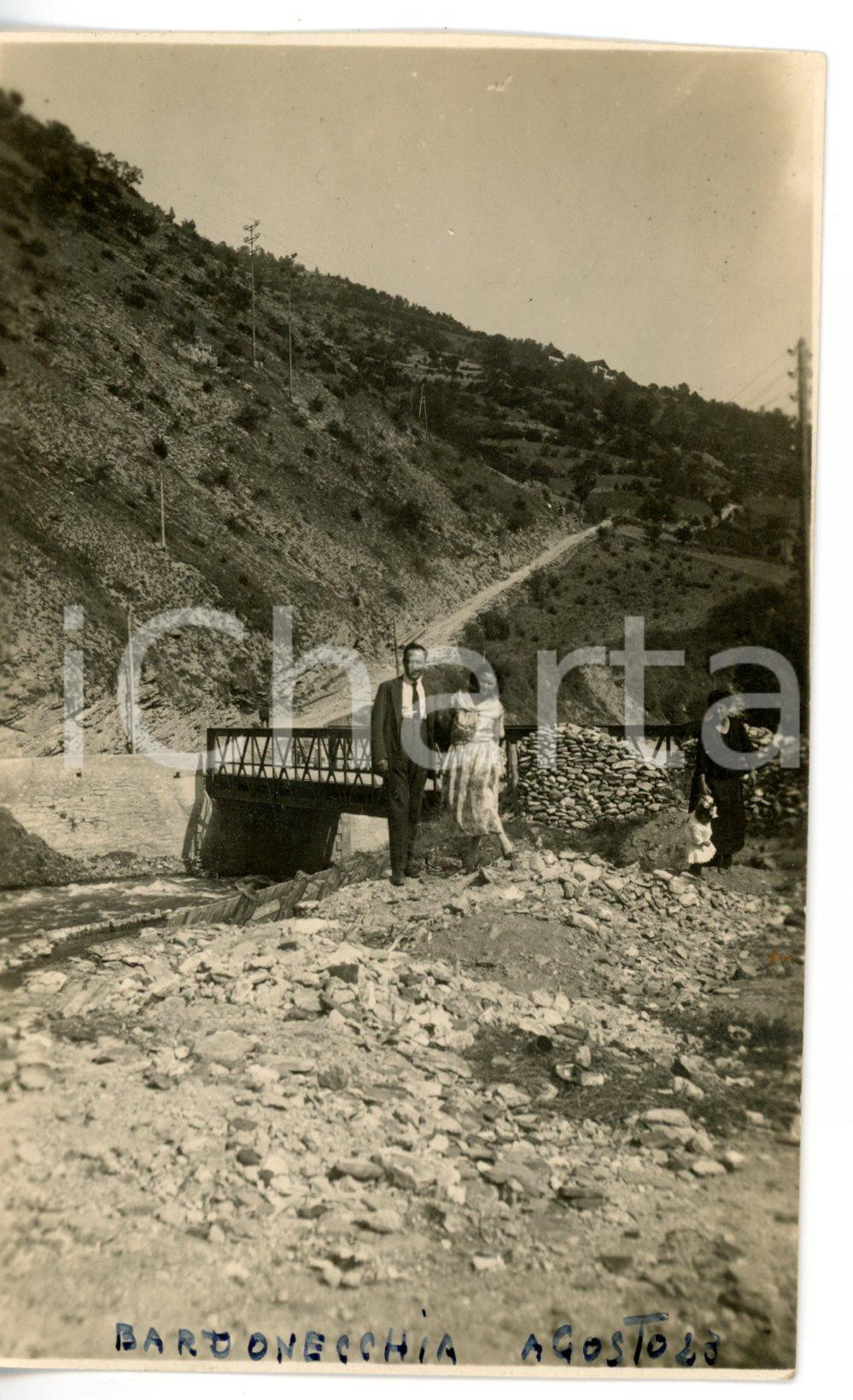 Fotografia d epoca originale 1923 BARDONECCHIA TO Ritratto di famiglia in gita al torrente Foto FP NV 1