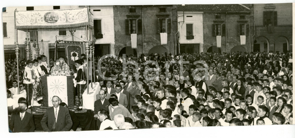 Fotografia d epoca originale 1950 ca PIADENA Folla in piazza GARIBALDI durante processione Foto doppia 27x12 1