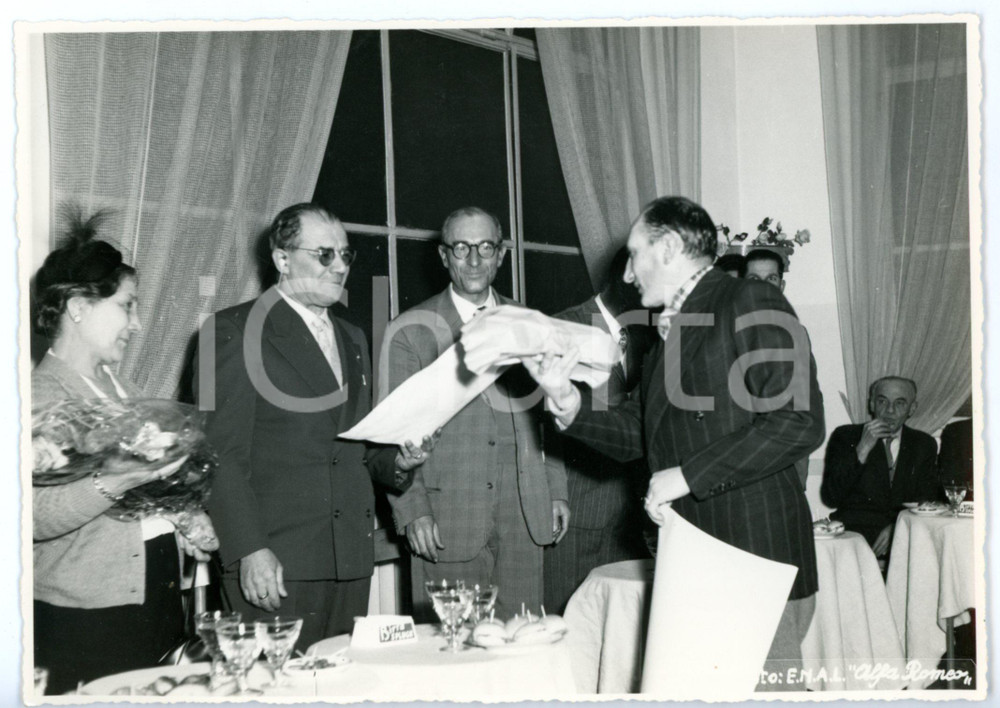 Fotografia d epoca originale 1957 MILANO  ALFA ROMEO Festeggiamenti per congedo Ugo FABBRI  Foto 17x12 cm 1