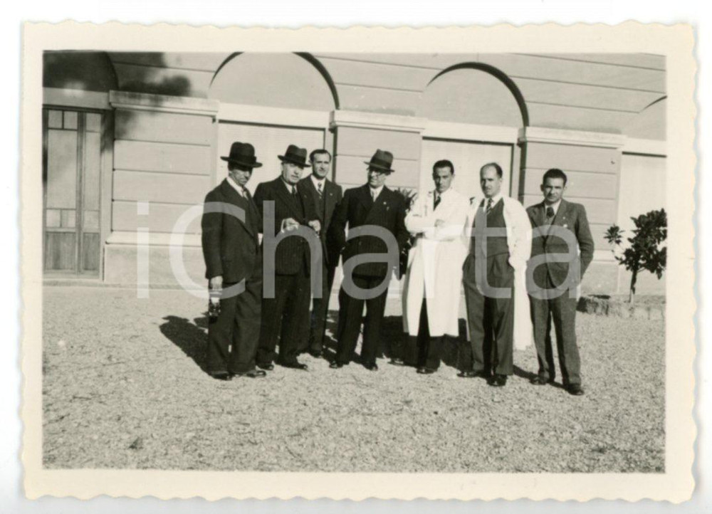 Fotografia d epoca originale 1936 SANREMO  BUSSANA Villa Spinola  Medici con autoritÃ  in visita Foto 8x6 1
