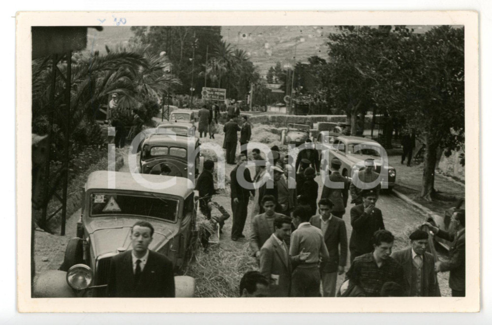 Fotografia d epoca originale 1951 AUTOMOBILISMO CIRCUITO DI OSPEDALETTI Pubblico tra le auto  Fotocartolina 1