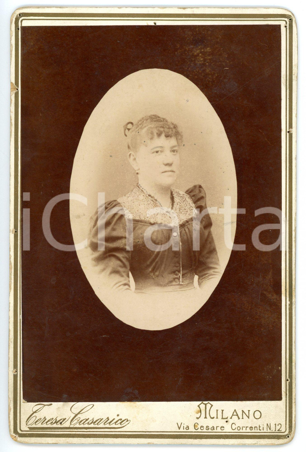Fotografia d epoca originale 1900 ca MILANO Ritratto di donna in abito ricamato  Foto Teresa CASARICO 1