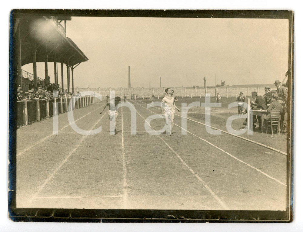 Fotografia d epoca originale 1926 ARENA DI MILANO Campionati Lombardi di Atletica  Traguardo Foto 12x9 cm 1