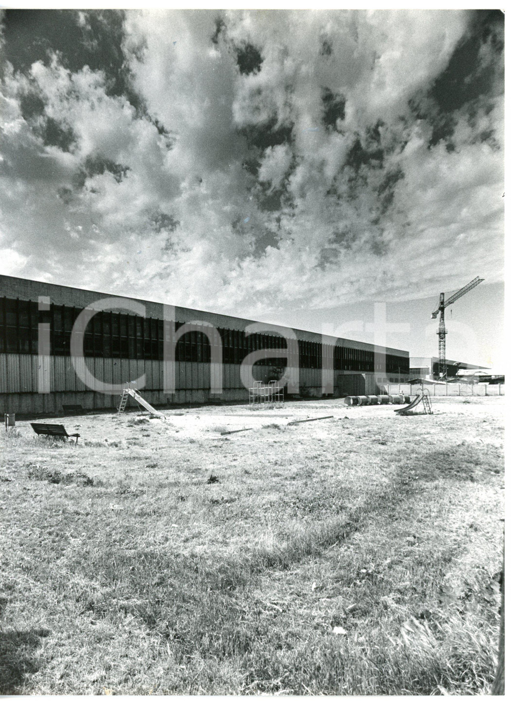 Fotografia d epoca originale 1980 ca MILANO AFFORI Parco giochi in zona industriale Foto ARTISTICA 18x24 cm 1