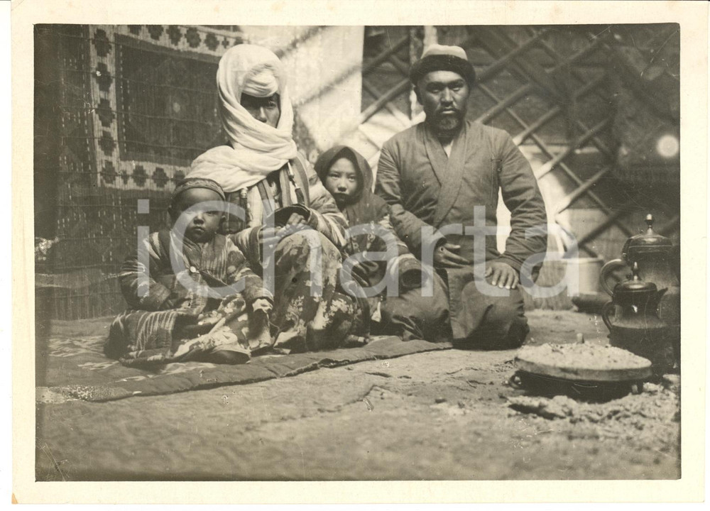 Fotografia d epoca originale 1930 ca PAMIR Orientale URSS Ritratto di famiglia Kirghisa Foto 19x14 cm 1