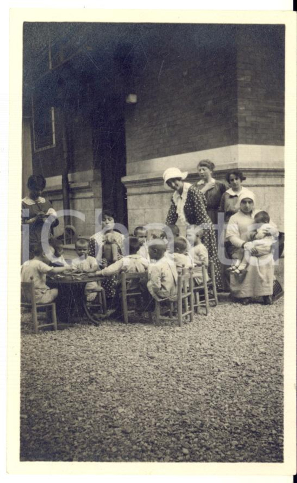 Fotografia d epoca originale 1915 WW1 MILANO Asilo nido di Villa NESSA  Insegnanti e bambini  Foto 7x11 cm 1