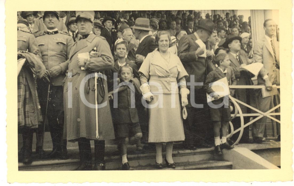 Fotografia d epoca originale 1933 AUTOMOBILISMO MONZA GP d Italia  Pubblico in tribuna Foto 14x9 cm 1