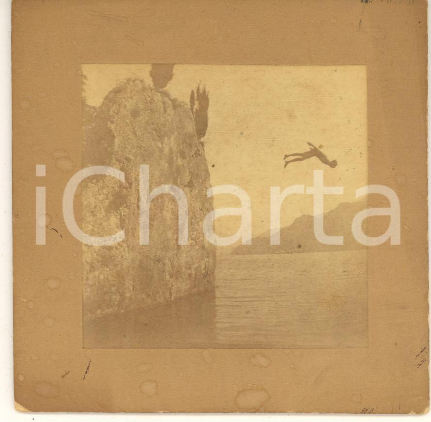 Fotografia d epoca originale 1896 BELLAGIO Tuffo dal Colonghin nel lago di Lecco  Foto RARA 11x11 cm 1