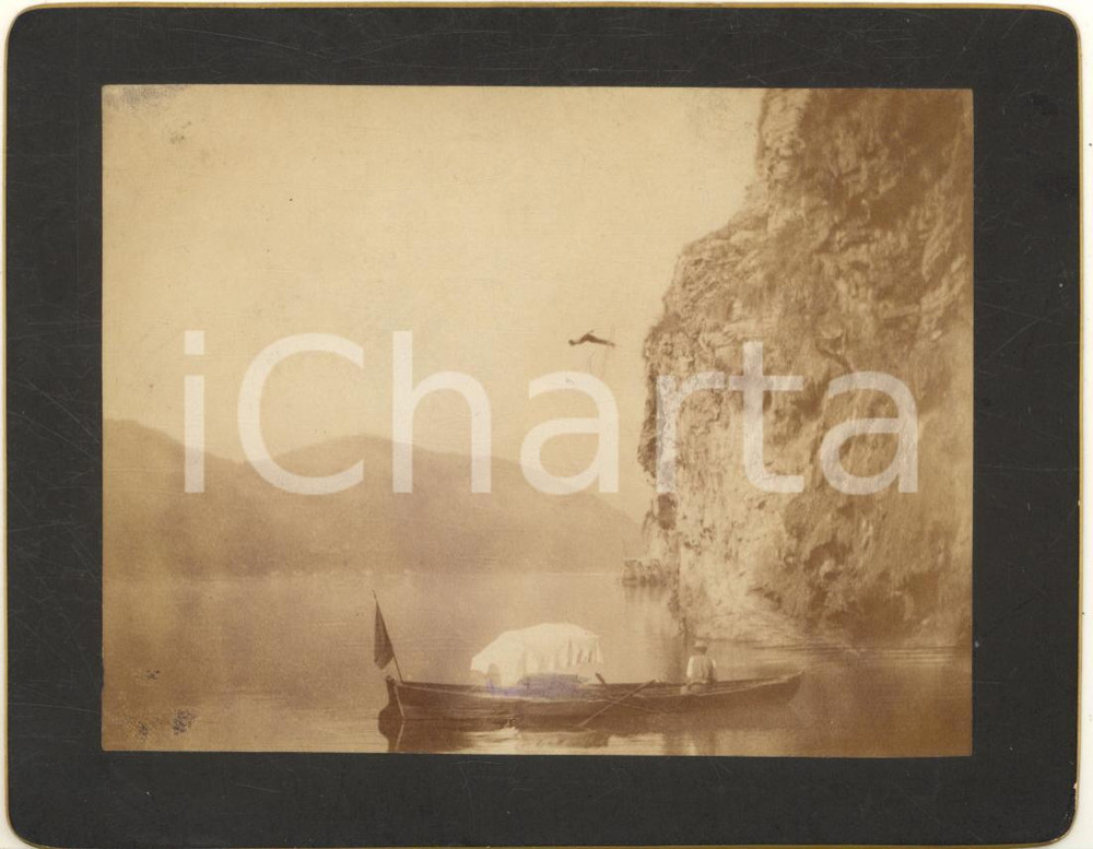 Fotografia d epoca originale 1895 ca LAGO DI LECCO Tuffatore in azione  Foto RARA ANIMATA barca 14x11 cm 1