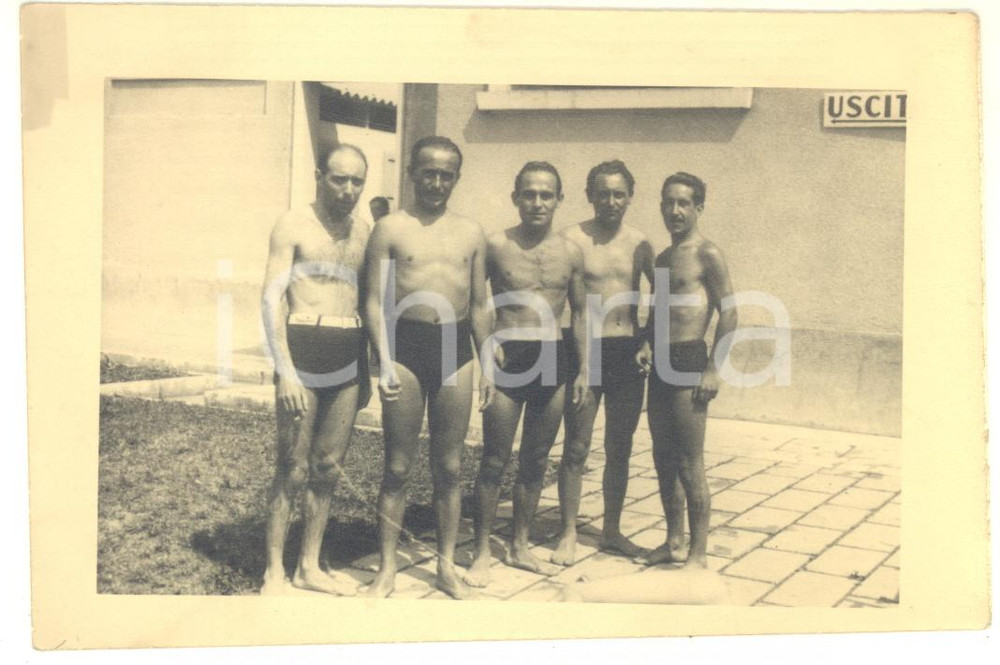 Fotografia d epoca originale 1942 MILANO Piscina CAIMI Un gruppo di bagnanti Foto VINTAGE 13x8 cm 1