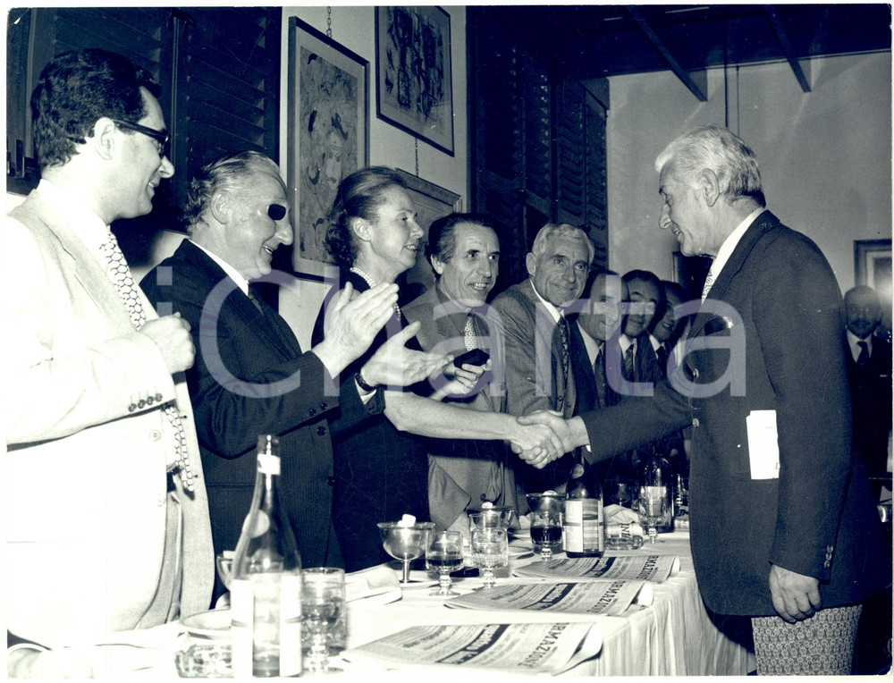 Fotografia d epoca originale 1985 ca MILANO Cerimonia del CORRIERE DELLA SERA  Premiazione Foto 24x18 1