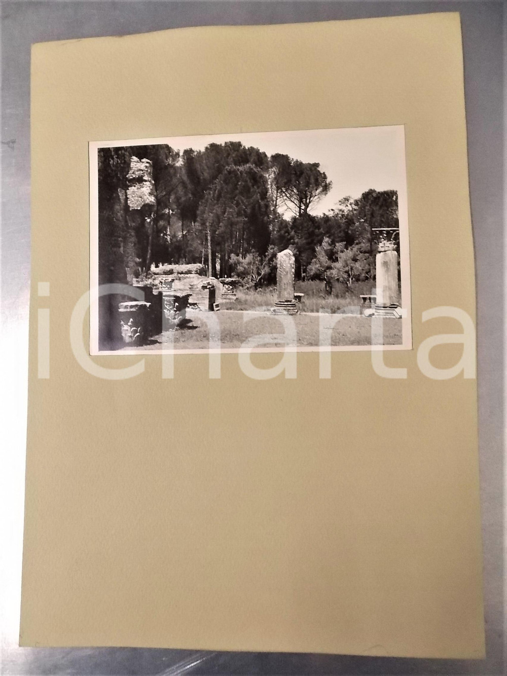 Fotografia d epoca originale 1937 TIVOLI VILLA ADRIANA  Colonne e capitelli Foto con passepartout 24x34 cm 1