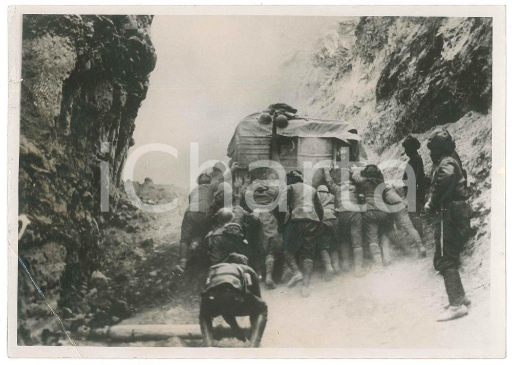 Fotografia d epoca originale 1938 CHINA Sinojapanese war  Difficile passaggio di autocarri giapponesi Foto 1