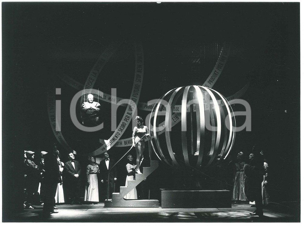 Fotografia d epoca originale 1965 MILANO TEATRO Piccola Scala Atomod  G. MANZONI  Foto di scena 2 1
