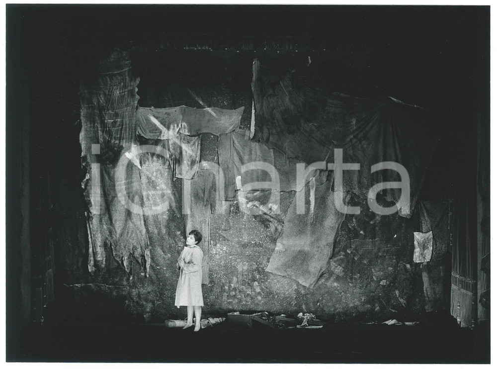 Fotografia d epoca originale 1963 MILANO TEATRO Piccola Scala Passaggio  Foto di scena 1 1