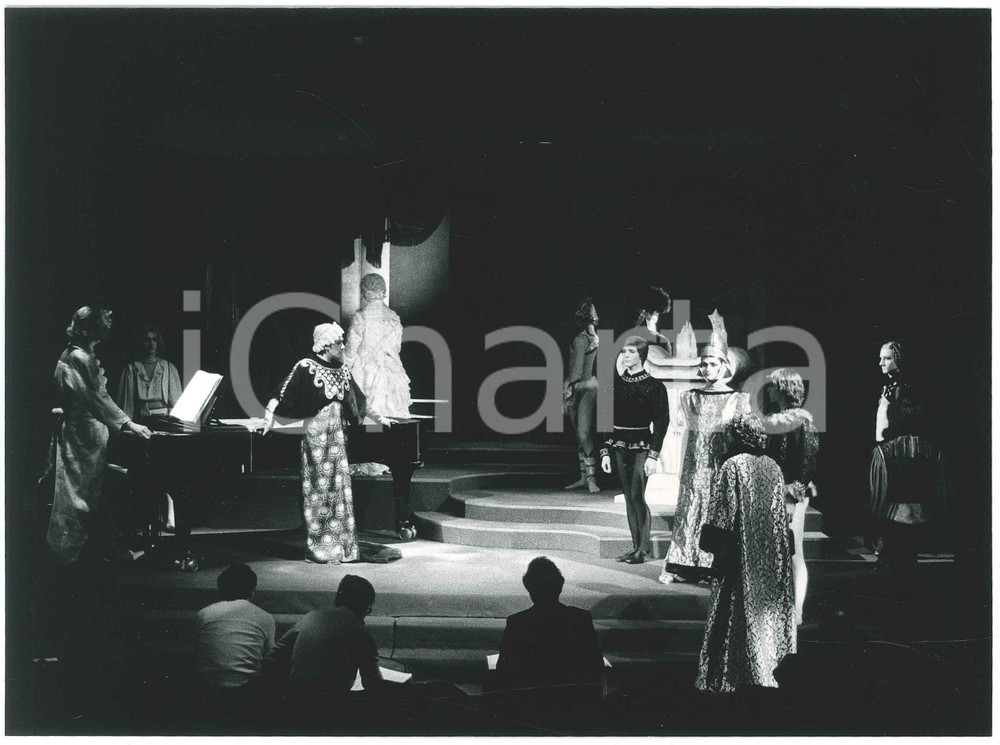 Fotografia d epoca originale 1980 MILANO TEATRO Piccola Scala  Le Racine  Foto di scena 1 1